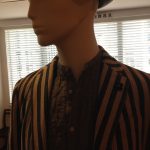 春はネクタイしません。だって襟がないから。。